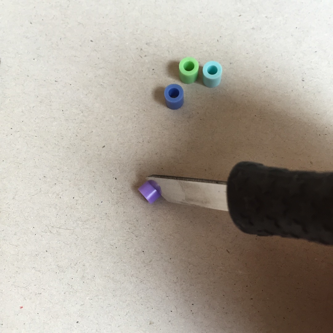 ハンドメイド アイロンビーズリメイク レジンアクセサリー こはるびより